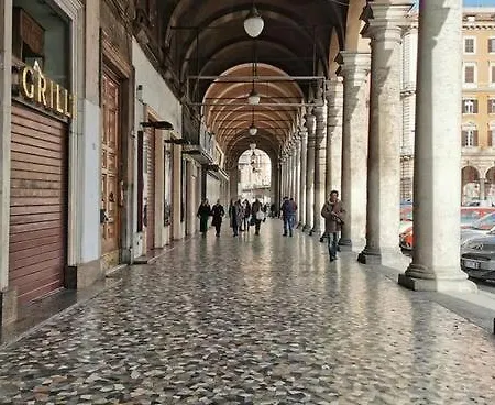 아파트 Ugo Foscolo *